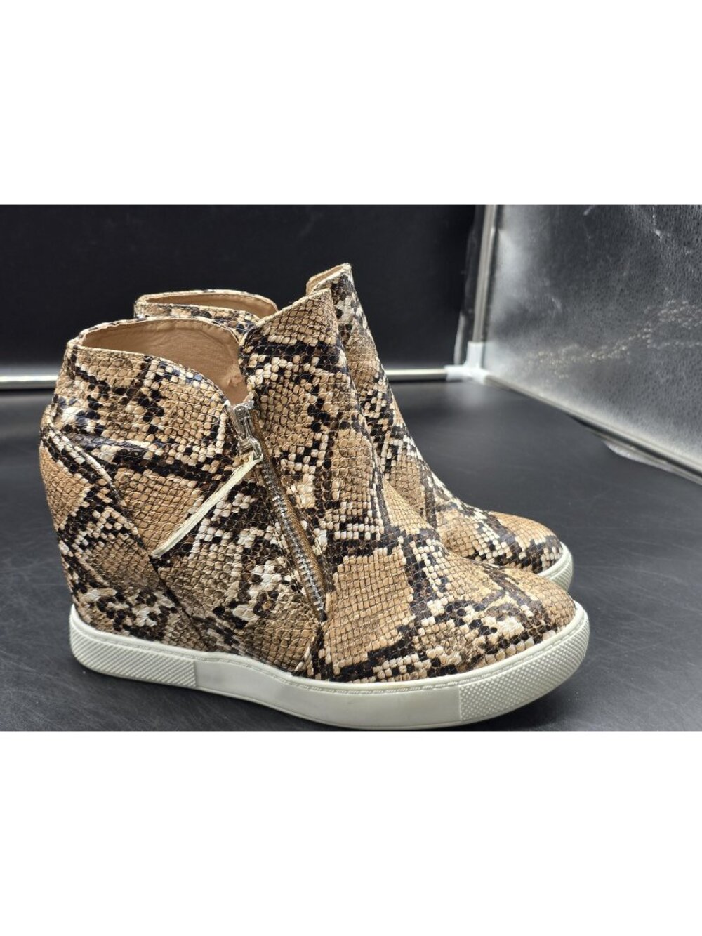 ams Shoes Womens Size 7.5 Beige Snake Print Wedge Zip Sneakers Damaged JANNA-2